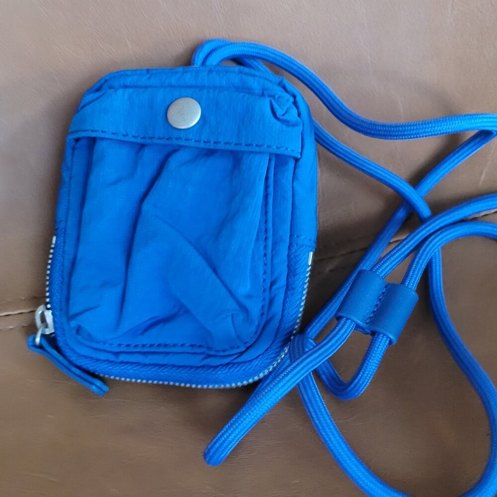 COS blue key pouch